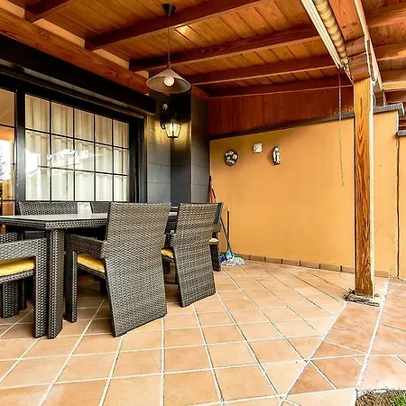 Townhouse In La Duquesa Semesterbostad *