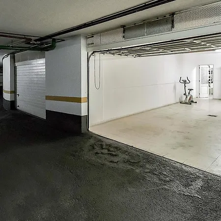 Townhouse In La Duquesa 別荘 アデヘ