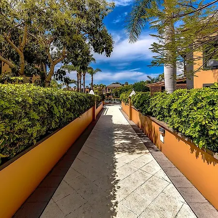 Townhouse In La Duquesa * アデヘ