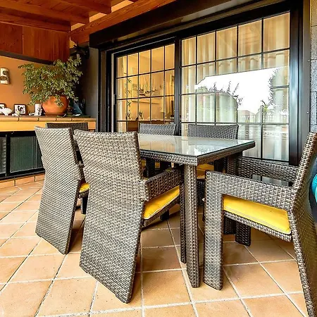 Townhouse In La Duquesa 別荘 アデヘ
