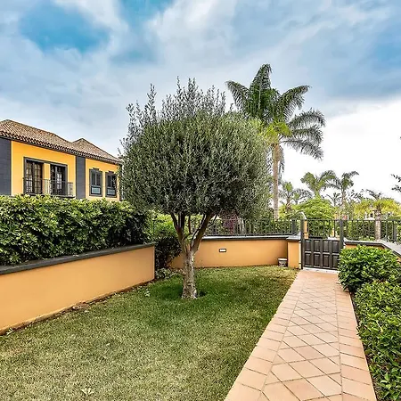 Townhouse In La Duquesa アデヘ