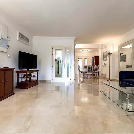 Townhouse In La Duquesa アデヘ