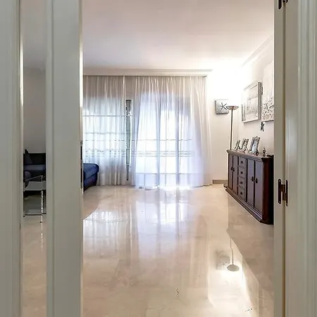 Townhouse In La Duquesa 別荘
