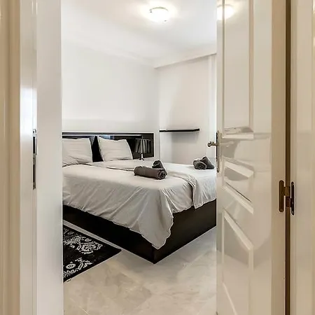 別荘 Townhouse In La Duquesa *
