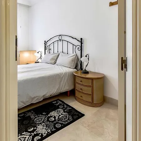 Townhouse In La Duquesa 別荘 アデヘ