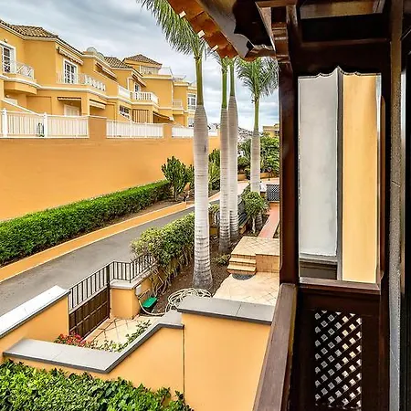 Townhouse In La Duquesa Hébergement de vacances *